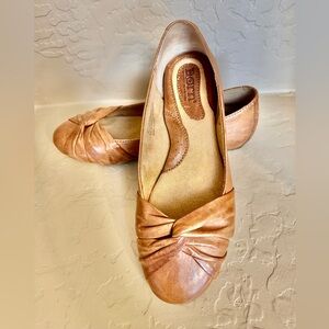 Born Leather Flat Shoes size 6